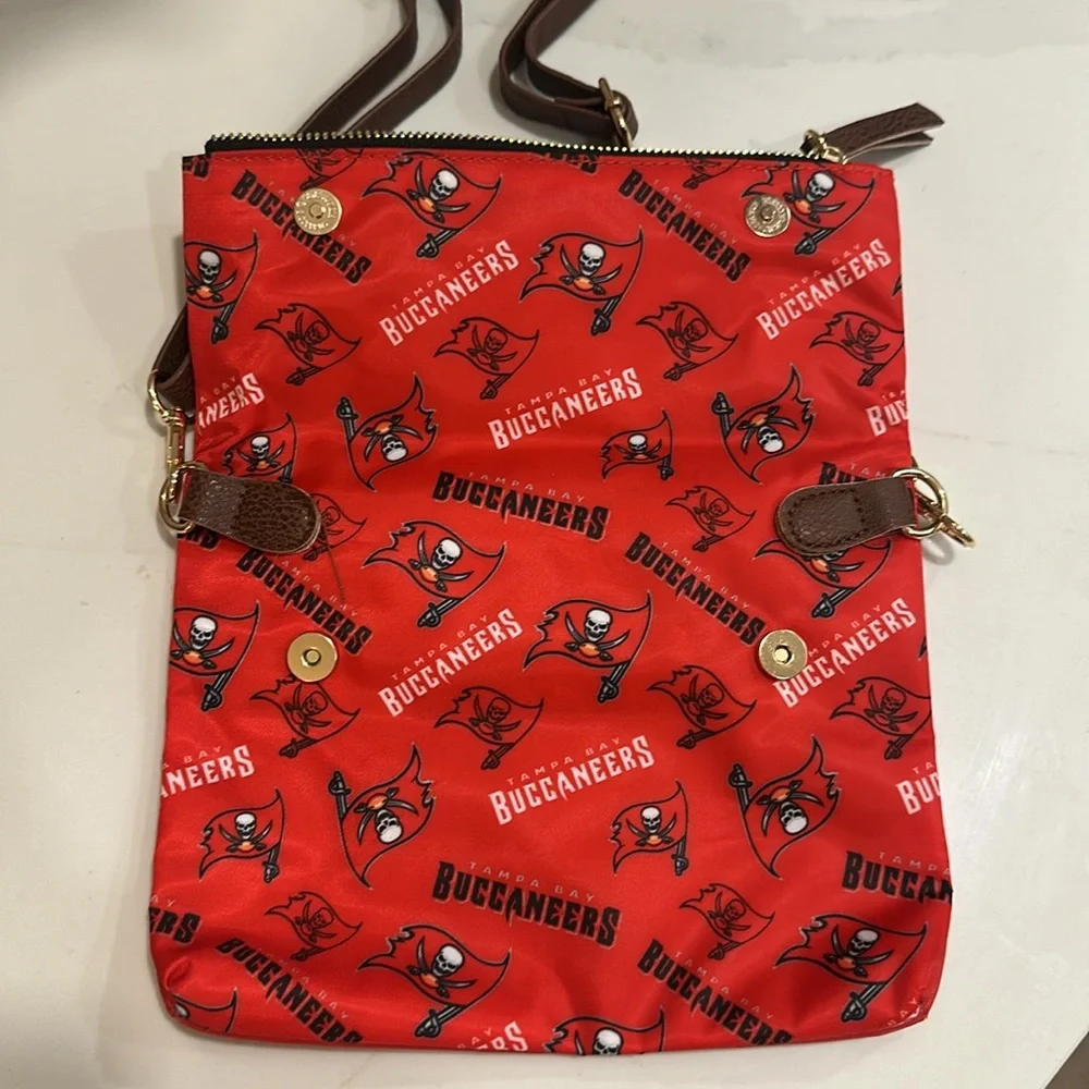 Tampa Bay Buccaneers Red Crossbody Bag. New. - Picture 3 of 4